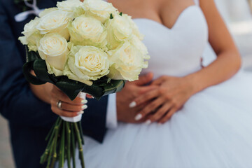 Obraz na płótnie Canvas bride with bouquet