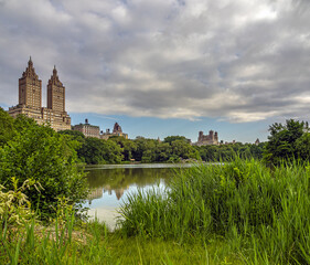 Fototapeta premium Central Park, New York City at the lake