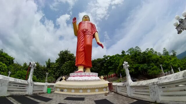 Ranawana Purana Rajamaha Viharaya was one of the largest and one of the most beautiful temples of Sri Lanka.