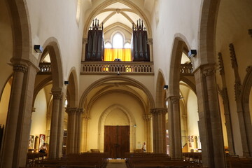 L'église Saint Philibert, de style gothique, intérieur de l'église, village de Charlieu,...