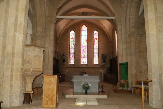 L'&eacute;glise Saint Philibert, de style gothique, int&eacute;rieur de l'&eacute;glise, village de Charlieu, d&eacute;partement de la Loire, France