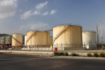 Obraz premium Tank farm, large white industrial tanks for petrol and oil