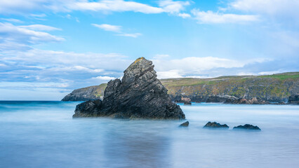 Fototapeta premium Rocks on Sango Sands Beach Bay Durness in long exposure, Lairg, NC500, Scotland, UK