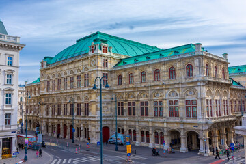 Fototapeta na wymiar View of the Opera House of Vienna, Austria