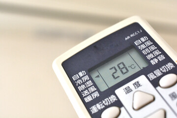 電力不足によるエアコンの設定温度を考える