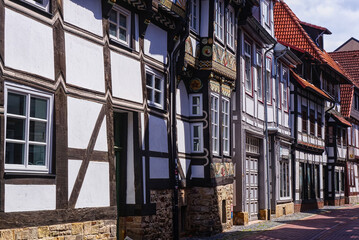 Straße mit schönen historischen Fachwerkfassaden in der Altstadt von Hameln