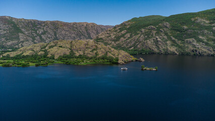 LAGO DE SANABRIA Y LAGUNA DE LOS PECES (ZAMORA) © TORI