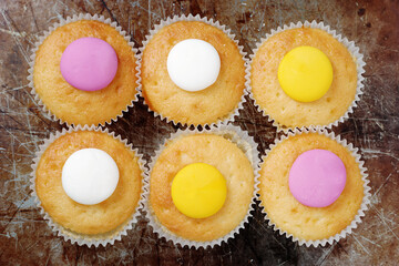 Lemon flavored cakes