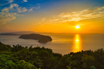 加太から見る淡路島に沈む夕日