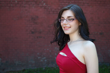 Naklejka premium portrait of a young woman in the park