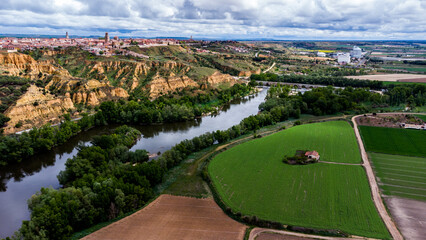 TORO (ZAMORA) y el rio DUERO