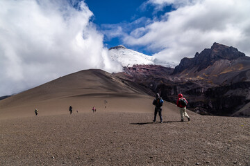 Fototapeta premium Walking to Morurco