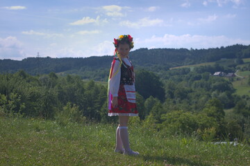 dziewczynka w stroju krakowskim