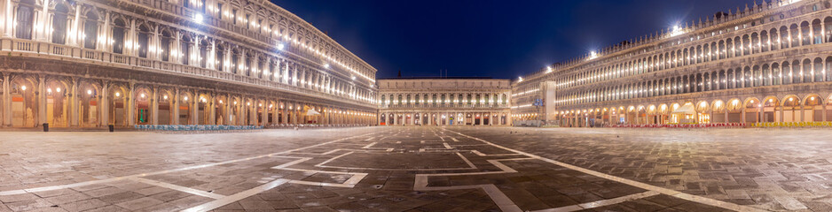 Fototapeta na wymiar Venice. Panorama of Saint Mark's Square in night illumination at dawn.