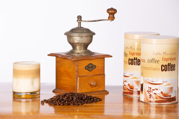 Kaffeemühle, Kaffee, Cappuccino, Kaffeebohnen, Mühle, altertümlich, alt, Retro, Küche, Aroma,...