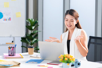 Asian business woman Doing like at the company's office