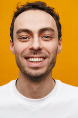 Obraz premium Close up portrait of a smiling young man