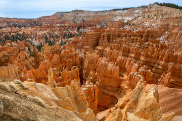 HOODOOS IN VALLEY AT BRYCE CANYON NATIONAL PARK