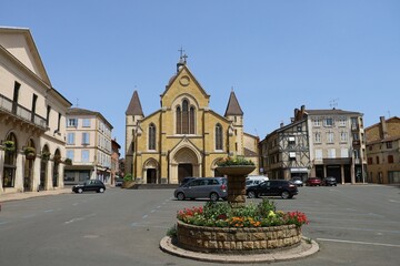 La place Saint Philibert, village de Charlieu, département de la Loire, France