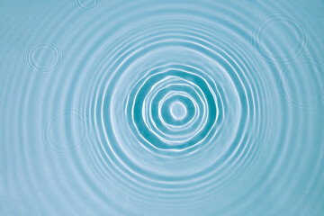 Blue water texture, surface with rings and ripples. Spa concept background. Flat lay, copy space. - obrazy, fototapety, plakaty