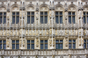 Fototapeta na wymiar Rich sculptural decoration of Town Hall on the Grand Place in Brussels