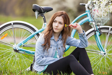Obraz premium woman with bicycle