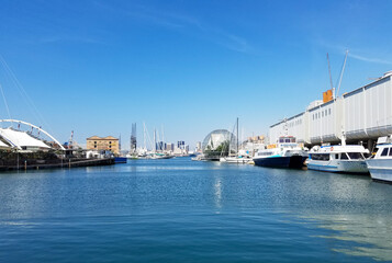 Fototapeta na wymiar The harbor at Porto Antico, Genoa with biosphere.