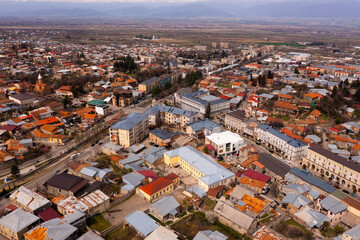 Naklejka premium Scenic cityscape of town Telavi in Alazani river plain, Georgia