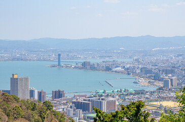 Fototapeta na wymiar 滋賀県の琵琶湖と大津市の都市風景