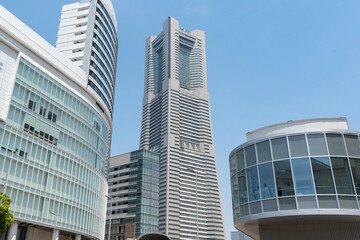 Fototapeta na wymiar 横浜港沿岸エリアの超高層ビル群 