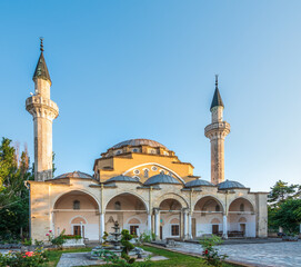 Obraz premium Mosque in Yevpatoria in the Crimea Juma Jami or Khan-Jami also known as the Friday Mosque.