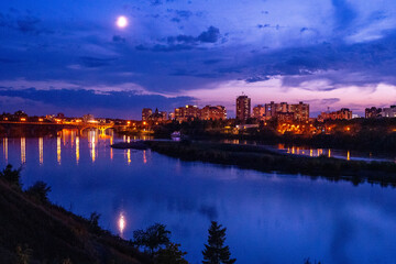 Fototapeta na wymiar Saskatoon city view from the Saskatchewan river