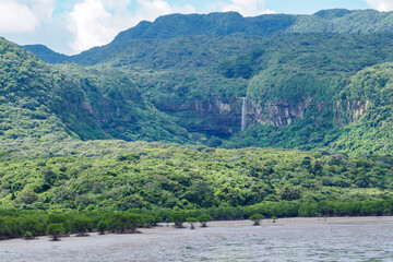 ピナイサーラの滝　日本　沖縄　西表島