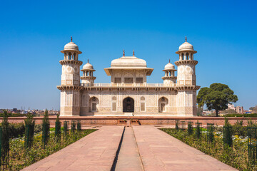 Fototapeta na wymiar Tomb of I'timad-ud-Daulah, Baby Taj in agra, india