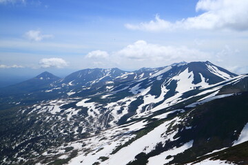 北海道　オプタテシケ山からの十勝岳方面
