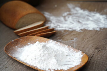 Flour and slices of rye bread are on the table.