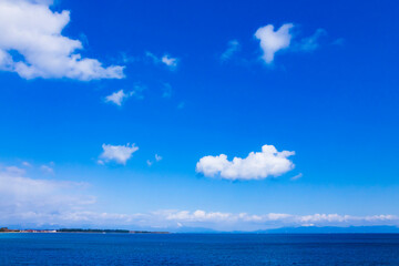 Fototapeta na wymiar 青空と琵琶湖