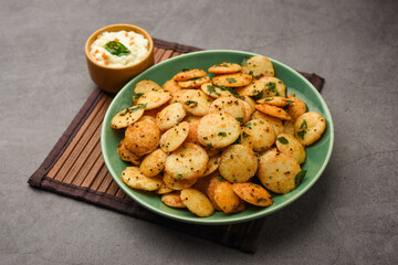 mini idli fry with coconut chutney