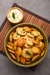 mini idli fry with coconut chutney