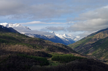 Obraz na płótnie Canvas Spring in the Caucasian mountains.