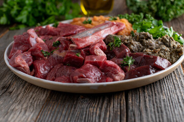 Raw meat feeding for dogs