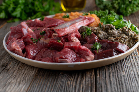 Raw meat feeding for dogs