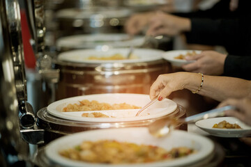 scooping the food, catering, dinner time
