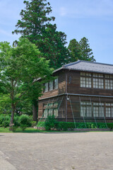 Fototapeta na wymiar 岐阜県美濃加茂市・ぎふ清流里山公園の古い学校の校舎