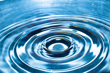 Drop of water drop to the surface, waves on the surface of the water a collision