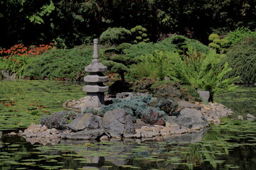 ogród japoński wysepka na jeziorze