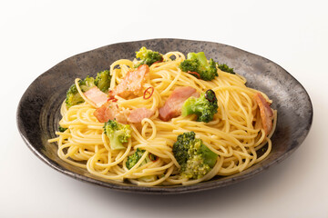 ブロッコリーとベーコンのペペロンチーノ