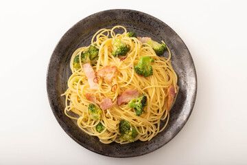 ブロッコリーとベーコンのペペロンチーノ