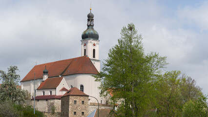 Fototapeta na wymiar Kirchenburg Bad Kötzting, Katholische Stadtpfarrkirche 