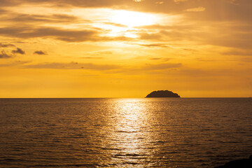 Fototapeta na wymiar Sunset At The Beach, Tanjung Aru Beach, Kota Kinabalu, Borneo,Sabah, Malaysia